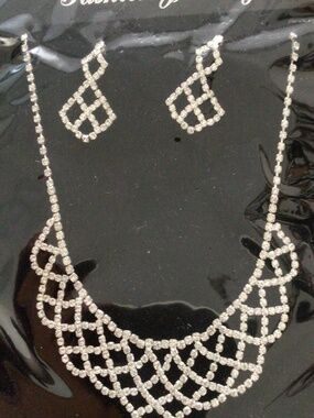 NWT rhinestone pierced earrings and necklace set